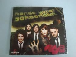 HANDE YENER & SEKSENDÖRT 