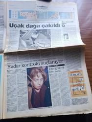 Yeni Yüzyıl Gazetesi - Turkish Newspaper - 16 Ocak 1996 - Onno Tunç'un kullandığı uçağın enkazı ve iki yanık cesedi bulundu fotoğraf - Sezen Aksu ile birlikte unutulmaz şarkılar yaratan Onno Tunç'un ölümü büyük üzüntü yarattı fotoğraf - Bülent Ecevit'ten de Necmettin Erbakan'a red - ANAP ile Refah yine görüşecek - Budist tapınağında gömülü seks kurbanı - atlarımıza bineriz yazan Ahmet Altan - Onno Tunç'un ağabeyi Garo Mafyan ve Fatih Erkoç Bon Air'de heyecanla beklediler fotoğraf - Nazım Hikmet 94 yaşında - Leyla Zana ödülüne Yarın kavuşuyor - liderler Metin Göktepe için seferber - Kültür Sanat sayfası - sinema programı - Pocahontas 19 ocak'ta sinemalarda - Irak Savaşı'nın izleri siliniyor - televizyon programı - Gabriel Garcia Marquez film çeviriyor - Galatasaray'ın derdi savunma - Tugay artık libero oynar yazan Hıncal Uluç - Beşiktaş teknik direktörü Daum kupa bizim olacak dedi - Fenerbahçe Efes Pilsen çeyrek finaline doğru - voleybol Avrupa kupalarındaki temsilcimiz Emlakbank
