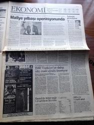 Yeni Yüzyıl Gazetesi - Turkish Newspaper - 31 Aralık 1997 - refah davası ve Ağar Bucak için karar günü - Bakırköy'de trene bomba faciadan döndü 6 yaralı - yılbaşı hediyesi almak isteyenler mağazalarda kuyruk oluşturdu fotoğraf - 97 yılının en çalışkanı Süleyman Demirel en hızlısı Kubilay Uygun - Ramazan ihtiyaçlarını karşılamak isteyen istanbullular Mısırçarşısı'na akın ettiler - İbrahim Tatlıses Atv'de ezan okuyacak - hayat bu yazan Ali Kırca - Atv'de süper yılbaşı programı tam sayfa reklam - Yasa yenilenirse Sakıp Sabancı'nın katili Mustafa Duyar'a af - Yekta Güngör Özden bugün son kez anayasa nöbetinde - İstanbul Valisi Kutlu Aktaş öğrenci olaylarında polis yanlı davrandı dedi - Ağır Roman filmi başrolde Müjde Ar Ve Okan Bayülgen sinemalarda - Amerika'da gelecek hafta yargılanacak olan Unabomber Kaczynski fotoğraf - heykeltraş İlhan Koman anılıyor - geçsin mevsimler yıllar yazan Mıgırdiç Magrosyan - Haşmet Zeybek'in yazdığı uygarlık çöplüğü 14 ocak'tan itibaren Muammer Karaca'da