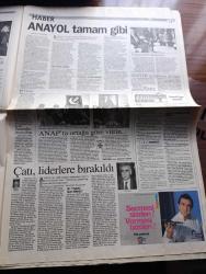 Milliyet Gazetesi - Turkish Newspaper - 26 Şubat 1996 - Türk sanayiinin devi Vehbi Koç 95 yaşında hayata veda etti fotoğraf - işte benim anayasam yazan Vehbi Koç - Vehbi Koç devletim ve ülkem var oldukça ben de varım - Sakıp Sabancı çadırın direği çöktü dedi - Vehbi Koç'un cenazesi özel bir uçakla İstanbul'a getirilirken fotoğraf - Süleyman Demirel büyük iş adamı büyük hayırseverdi Vehbi Koç - Tansu Çiller Vehbi Koç Türkiye'nin gurur anıtıydı dedi - Aydın Doğan Vehbi Koç Özel sektörün Devlet adamıydı - Vehbi Koç ailesi fotoğraf - asırlık çınar Vehbi Koç'un özel yaşamından kesitler fotoğraflar - Galatasaray'ın 2. Antalya faciası - Trabzonspor başkanı Faruk Özak Beşiktaş yenilgisi yüzünden oyuncularına moral verdi - Fenerbahçeli golcü Boliç kırgın - Beşiktaş Trabzonspor zaferini kutladı - pistin yeni kraliçesi Öznur Dursun hedef büyüttü fotoğraf - Marilyn Monroe'nun yeri hala boş fotoğraf - Seven 7 filmi Beyoğlu Atlas Etiler Hillside Ortaköy Feriye sinemasında - ETA terörü alevlendi