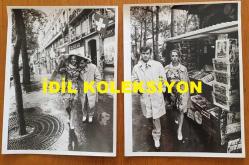 YEŞİLÇAM'IN YILDIZI HÜLYA KOÇYİĞİT'İN ORİJİNAL BÜYÜK BOY 2'Lİ FOTOĞRAF SETİ - 24 x 18 cm EBADINDA - HÜLYA KOÇYİĞİT ve EŞİ SELİM SOYDAN, AVRUPA SEYAHATLERİ SIRASINDA MAĞAZALARIN YER ALDIĞI CADDELERDE YÜRÜRLERKEN YAĞMURLU BİR HAVADA ÇEKİLMİŞ 2 ÖZEL KARE
