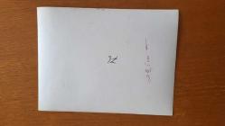 YEŞİLÇAM'IN YILDIZI HÜLYA KOÇYİĞİT'İN ORİJİNAL BÜYÜK BOY 2'Lİ FOTOĞRAF SETİ - 24 x 18 cm EBADINDA - HÜLYA KOÇYİĞİT ve EŞİ SELİM SOYDAN, AVRUPA SEYAHATLERİ SIRASINDA MAĞAZALARIN YER ALDIĞI CADDELERDE YÜRÜRLERKEN YAĞMURLU BİR HAVADA ÇEKİLMİŞ 2 ÖZEL KARE