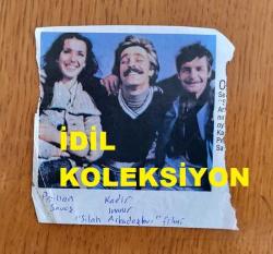 KADİR İNANIR'IN DERGİDEN KESİLME FOTOĞRAFI - 7 x 6 cm EBADINDA - KADİR İNANIR & PERİHAN SAVAŞ ''SİLAH ARKADAŞLARI'' FİLMİNDEN