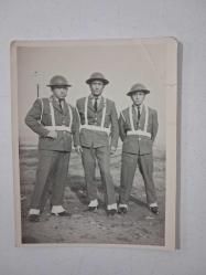 30 Nisan 1963 Yemin Merasimi Günü Siyah Beyaz Askerlik Fotoğrafı ( Fevzi Selvi, Sebahattin Aktaş ve ben )  - 9/11.5 cm.