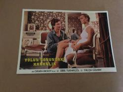 Yolun Sonundaki Karanlık sinema lobi kartları