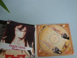 HANDE YENER 