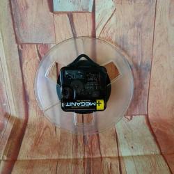 ESKİ ORJİNAL MAKARA BANTTAN DEKORATİF SAAT. VINTAGE.