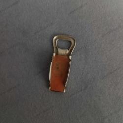 Eski dönem TEKEL logolu metal şişe açacağı.
