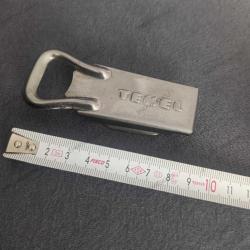 Eski dönem TEKEL logolu metal şişe açacağı.