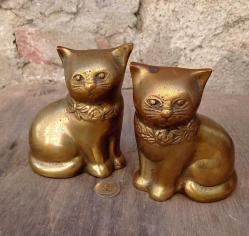 Pirinçten 2 adet kedi figürü