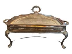 Avrupa, 1800’ler sonu gümüş kaplama servis ısıtıcısı Ajur bordürlü, cam hazneli; zarif ve koleksiyonluk bir parça. 48 cm 25 cm 26 cm