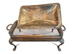 Avrupa, 1800’ler sonu gümüş kaplama servis ısıtıcısı Ajur bordürlü, cam hazneli; zarif ve koleksiyonluk bir parça. 48 cm 25 cm 26 cm