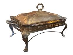 Avrupa, 1800’ler sonu gümüş kaplama servis ısıtıcısı Ajur bordürlü, cam hazneli; zarif ve koleksiyonluk bir parça. 48 cm 25 cm 26 cm