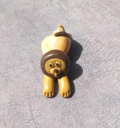 SERAMİK VE DENİZ KABUĞUNDAN EL YAPIMI ASLAN FİGÜRÜ BİBLO.  KONDİSYON YÜKSEK KOLEKSİYONLUK NADİR