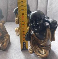 GÖRMEDİM DUYMADIM BİLMİYORUM BİBLOSU. 3 ADET TEMALI BİBLO. BİRİNİN BİR KULAĞINDA KOPMA OLMUŞ  FOTOĞRAFTA GÖREBİLİRSİNİZ SIRITIYORUM.  ONUN DIŞINDA KONDİSYON YÜKSEK. POLYESTER MALZEME OLABİLİR