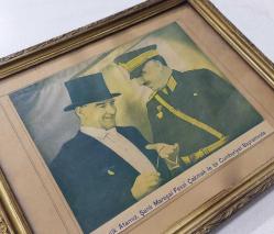 TC, Büyük Atamız Mustafa Kemal ATATÜRK, Şanlı Mareşal Fevzi Çakmak İle Bir Cumhuriyet Bayramında, (Dipnotu İle) Özel Bir Sohbet Esnasından Mükemmel Bir Kare. 10. Yıl Kutlamaları. (29 Ekim 1937) Fotoğraf Dönem Baskısı/Özel Kaliteli Bir Çerçeve İçinde Saklanmıştır. Hafif Solma Belirtileri Mevcuttur. Çerçevenin Yıpranma Belirtilerine Rağmen İyi Korunmuş ve Çerçevesi Hiç Açılmamıştır.
