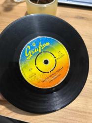 LOT.16 » Nuri Sesigüzel Aşk Bir Izdiraptir /maraş Maraş Derler 45 Lik Plak