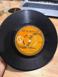 LOT.14 » Mine Koşan - Kara Vicdanlı & Hatıralar İz Bırakır Plak