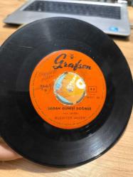 LOT.9 » Muzaffer Akgün. Sabah Güneşi Doğmuş. Hele Ninna Ninnanay 45 'lik plak