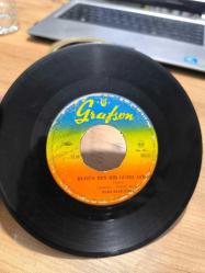 LOT.8 » Bugün Ben Bir Güzel Gördüm Nuri Sesigüzel 45'lik Plak