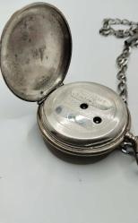 CEP SAATİ, KÖSTEKLİ OSMANLI ''TAİLLARDAT'' HATASIZ PORSELEN KADRAN  KALEM OYMA İŞÇİLİKLİ GÜMÜŞ KASA CEP SAATİ 63