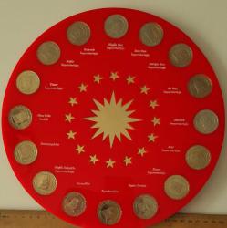 2015 TARİHTE 16 TÜRK DEVLETLERİ HATIRA PARA SETİ DARPHANE BASKISI ORİJİNAL ÖZEL KİTİ İLE BERABER ÇİL METALİ PİRİNÇ BEYAZDIR ÇOK NADİR