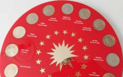 2015 TARİHTE 16 TÜRK DEVLETLERİ HATIRA PARA SETİ DARPHANE BASKISI ORİJİNAL ÖZEL KİTİ İLE BERABER ÇİL METALİ PİRİNÇ BEYAZDIR ÇOK NADİR