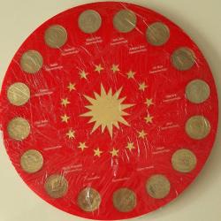 2015 TARİHTE 16 TÜRK DEVLETLERİ HATIRA PARA SETİ DARPHANE BASKISI ORİJİNAL ÖZEL KİTİ İLE BERABER ÇİL METALİ PİRİNÇ BEYAZDIR ÇOK NADİR