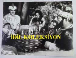 TÜRKAN ŞORAY'IN BÜYÜK BOY TIPKI BASIM FOTOĞRAFI - 24 x 18 cm EBADINDA - MURAT SOYDAN İLE, BİR FİLM SAHNESİNDE