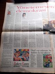 Pazar Postası Gazetesi -  Turkish Newspaper - 19  Mayıs 1996 - Mercümek Erbakan İlişkisi - Yargı kanunlar ve hukuk üçgeni - Çok hukuk tartışması yazan Taha Akyol - Bir Üniversite örneği Murat Belge - Türkiye iş Bankası - Orta Asya'nın En büyük içecek Fabrikası - Siyasal kriz ekonomik kriz Ömer Servet - Farklı malzemelerin birleştirilmesi müziksiz olmaz Tınaz Titiz - 19 Mayıs'ın neresindeyiz yazan Cahit Tanyol - Seçim neyi halleder yazan Sami Kohen - kadınsız demokrasi olmaz Dinçer Güner - Saraydan Gazinoya Sevda İle dillendi bu alaturka - entelektüeller bond'u keşfetti - Borsaya siyasi çelme - İMKB - en iyi 10 hisse - En kötü 10 hisse - Kardeş Erbakan'ın Faksı - Refah Partisinden Ödeme Emri