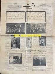 Osmanlıca Vakit Gazetesi, Orijinal Dönem Basım, (Ottoman Newspaper) - 25 Ağustos 1926 - Sayı: 3106 - Hicri: 16 Safer 1345 - Maznunlar Bugün Müdafaalarını Yapacaklardır. Mahkeme Heyeti Dün Evrakı Tetkik Etmiş ve Tarihi Kararın Esasat-ı Umumiyesini Hazırlamaya Başlamıştır. Kararın İhzarına Bu Sabah ve Müdafaaların İstimaından Sonra Devam ve Yarın Hüküm Tefhim Edilecektir. Cavit Bey İddianameden Sonra Hapishanede Hüngür Hüngür Ağlamaya Başlamıştır. Doktor Nazım İse Bitkin Bir Haldedir (Fotoğraf) Doktor Nazım Mahkemeye Gelirken Yüzünü Siliyor - İdam Mahkumu Abdülkadir Dün Ankara'ya Sevk Edildi - Malatya Heyeti Cumartesiye Gidiyor. Kalplerinden Gelen Tazimat Hislerini Ankara'da Reis-i Cumhur Hazretlerine Arz Edecekler - Atinalılar Pangalos'u Linç mi Edecekler? Sabık Yunan Reis-i Cumhurunun Fena Bir Akıbete Uğramasından Endişe Endişe Ediliyor