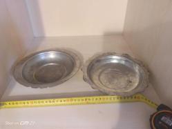 2 adet bakır tabak, kenarı kirtikli, dönem ürün.