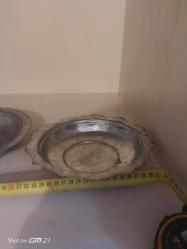 2 adet bakır tabak, kenarı kirtikli, dönem ürün.