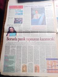 Pazar Postası Gazetesi - Turkish Newspaper - 7 Temmuz 1996 - Sayı 133 - Mesut Yılmaz zor durumda yazan Cengiz Kuşçuoğlu - Necmettin Erbakan'ın kurduğu koalisyon hükümeti - Ahmet Altan'ın arka mahallesi yazan Canan Barlas - paradokslar yazan Murat Belge - aile hukuku kavgası yazan Taha Akyol - kapalılık yozlaşma ahlaksızlaşma şiddet yazan Doğu Ergil - Renault Clio - Çalık grubunun Malatya sevdası - THY Swissair İşbirliği - borsada panik yapmayan kazanacak - RefahYol ekonomide ne yapabilir yazan Şeref Oğuz - kara para uyuşturucu ve siyaset yazan Ömer Servet - koalisyonda Refah Refah'ta koalisyonlar yazan Naki Özkan - Başkent kazanı yazan Mete Belovacıklı ve Cengiz Kuşçuoğlu - Son 20 yıldır dünyada ABD'ye yönelik saldırılar haritası - dünyada İslami hareketler ve Refah Partisi'nin farkı yazan Mustafa Özcan - en laik başbakan yazan Mehmet Ali Kılıçbay - 3. Uluslararası caz festivali başladı - Kevyn Lettau Unity fotoğraf - BMW güney sahillerinde - Feyyaz Berker'den Halis Komili'ye TÜSİAD