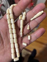 Orjinal Mahmut dişi fosilden yapılma obje fotoğrafını ekledim Mahmut  dişi fosil tespih gönderirim antika fos ölçü  24.50 gram işçilik bana aittir.