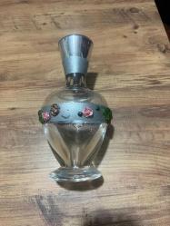 Vintage Füme Cam Fırçalanmış Dekoratif Sürahi Kalın, ağır ve yüksek kaliteli camdan üretilmiştir. Zarif çiçek işlemeli (buzlu veya kumlanmış) dokuya sahip, modern ve modernist bir füme cam tasarımı. Boy 28 cm