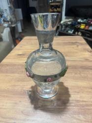 Vintage Füme Cam Fırçalanmış Dekoratif Sürahi Kalın, ağır ve yüksek kaliteli camdan üretilmiştir. Zarif çiçek işlemeli (buzlu veya kumlanmış) dokuya sahip, modern ve modernist bir füme cam tasarımı. Boy 28 cm