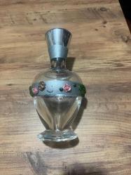 Vintage Füme Cam Fırçalanmış Dekoratif Sürahi Kalın, ağır ve yüksek kaliteli camdan üretilmiştir. Zarif çiçek işlemeli (buzlu veya kumlanmış) dokuya sahip, modern ve modernist bir füme cam tasarımı. Boy 28 cm