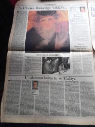 Pazar Postası Gazetesi - Turkish Newspaper - 10 Haziran 1995 - Sayı 77 - Çiller yine rüzgarı arkasına aldı yazan Cengiz Kuşçuoğlu - Cumhuriyet ve militarizm yazan Ömer Servet - Yahudi düşmanlığı yazan Murat Belge - siyaset üstüne söylentiler yazan Canan Barlas - Kürt sorunu - Türkiye'nin batılılaşma ve demokratikleşme açmazı yazan Tülay Özüerman - BankEkspres bankacılığın Vakko'su yazan Güler Kömürcü - silahlar susmuyor Mafya açık oynuyor görüş Murat Çulcu - Aydın Menderes ve Fethullah Gülen hoca - Doğu sorununu anlamak yazan Doğu Ergil - Uzakdoğu mucizesinin sırrı yazan Sami Kohen - Ne olmuş bu Kızılordu'ya böyle yazan Dinçer Güner - üç kağıtçıların egemenliği Kleptokrasi yazan Dinçer Güner - fotoğrafçı İbrahim Tuna'ın ilginç bir tekniği var - devleti arayanlarla devletten yardım isteyenler yazan Burçak Evren - bizde olmaz demeyin uyuşturucu Türkiye'nin de kapısını çalıyor yazan Naki Özkan - dil oğlanları ve tercümanlar - Toprakbank genel müdürü Mevlüt Aslanoğlu 1994 krizi