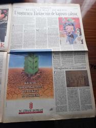 Pazar Postası Gazetesi - Turkish Newspaper - 10 Haziran 1995 - Sayı 77 - Çiller yine rüzgarı arkasına aldı yazan Cengiz Kuşçuoğlu - Cumhuriyet ve militarizm yazan Ömer Servet - Yahudi düşmanlığı yazan Murat Belge - siyaset üstüne söylentiler yazan Canan Barlas - Kürt sorunu - Türkiye'nin batılılaşma ve demokratikleşme açmazı yazan Tülay Özüerman - BankEkspres bankacılığın Vakko'su yazan Güler Kömürcü - silahlar susmuyor Mafya açık oynuyor görüş Murat Çulcu - Aydın Menderes ve Fethullah Gülen hoca - Doğu sorununu anlamak yazan Doğu Ergil - Uzakdoğu mucizesinin sırrı yazan Sami Kohen - Ne olmuş bu Kızılordu'ya böyle yazan Dinçer Güner - üç kağıtçıların egemenliği Kleptokrasi yazan Dinçer Güner - fotoğrafçı İbrahim Tuna'ın ilginç bir tekniği var - devleti arayanlarla devletten yardım isteyenler yazan Burçak Evren - bizde olmaz demeyin uyuşturucu Türkiye'nin de kapısını çalıyor yazan Naki Özkan - dil oğlanları ve tercümanlar - Toprakbank genel müdürü Mevlüt Aslanoğlu 1994 krizi