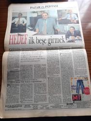 Pazar Postası Gazetesi - Turkish Newspaper - 10 Haziran 1995 - Sayı 77 - Çiller yine rüzgarı arkasına aldı yazan Cengiz Kuşçuoğlu - Cumhuriyet ve militarizm yazan Ömer Servet - Yahudi düşmanlığı yazan Murat Belge - siyaset üstüne söylentiler yazan Canan Barlas - Kürt sorunu - Türkiye'nin batılılaşma ve demokratikleşme açmazı yazan Tülay Özüerman - BankEkspres bankacılığın Vakko'su yazan Güler Kömürcü - silahlar susmuyor Mafya açık oynuyor görüş Murat Çulcu - Aydın Menderes ve Fethullah Gülen hoca - Doğu sorununu anlamak yazan Doğu Ergil - Uzakdoğu mucizesinin sırrı yazan Sami Kohen - Ne olmuş bu Kızılordu'ya böyle yazan Dinçer Güner - üç kağıtçıların egemenliği Kleptokrasi yazan Dinçer Güner - fotoğrafçı İbrahim Tuna'ın ilginç bir tekniği var - devleti arayanlarla devletten yardım isteyenler yazan Burçak Evren - bizde olmaz demeyin uyuşturucu Türkiye'nin de kapısını çalıyor yazan Naki Özkan - dil oğlanları ve tercümanlar - Toprakbank genel müdürü Mevlüt Aslanoğlu 1994 krizi