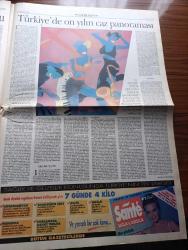 Pazar Postası Gazetesi - Turkish Newspaper - 12 Mart 1994 - Sayı 12 - muhafazakarlar Refah Partisine neden karşı yazan Nihal Mete - dolar ve seçim yazan Fikret Bila - Asya kaplanlarının neoliberalizm coşkusu yazan Canan Barlas - şeyhülislamlıktan diyanete yazan Hikmet Özdemir - çok hukuk tartışması yazan Taha Akyol - Tansu Çiller yargılanacak mı yazan Ömer Servet - Sabancı yeni yatırımları durdurdu - hazine meteliğe kurşun atıyor yazan Şeref Oğuz - Türkiye Müslümanları ve demokrasi yazan Ruşen Çakır - taklitçilik üzerine yazan Mehmet Ali Kılıçbay - Şark meselesinin son halkası PKK yazan Nilüfer Yalçın - Bosna dramında umut perdesi yazan Sami Kohen - çirkin ama çekici Gerard Depardieu yazan Serhat Ayan - yeni çıkan kitaplar - Türkiye'de on yılın caz panoraması - Kazakistan ABD gizli petrol yolu haritası - Petrol güzergahında Türkiye yok  - süperler dönüyor yazan Dinçer Güner - Yeltsin doktrini - Boşnak Hırvat federasyonu planı - Bir GATE'den öbürüne yazan Hüseyin Baş - Cezayir sendromu