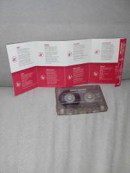 Kaset Cengiz Kurtoğlu hiç aklıma gelmemişti albümü. Orijinal. Sorunsuz çalışıyor. kartonette eksik sayfalar ile hafif yıpranma var.