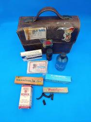 ESKİ DÖNEM İÇİ DOLU DURUMDA DERİ İLK YARDIM ÇANTASI