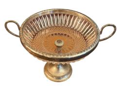 İngiliz Kristal ve gümüş kaplama Ayakalı sunumluk 13 cm yüksekliğinde 16 cm çapında