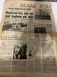 DÜNYA GAZETESİ - DOĞUM GÜNÜ HEDİYESİ (TURKISH NEWSPAPPER) - 12 ARALIK 1968 - SADECE TEK YAPRAKTIR -Falih Rıfkı Atay-Bedi Faik-Leyla Kantaroğlu-Abdullah Tekin-Bastıran kış can ve mal kaybına yol açtı-Devamlı yağışlar zarara sebep oluyor-İskenderun ve Aydın sular altında kaldı-Şehrimizde de birçok semt sel baskınına uğradı-İ T Ü Senatosu da tam gün çalışmayı bugün görüşecek-Hukuk Fakültesinde boykot sona erdi-Memurlar için Enstitü kurulacak-Keban için 55 milyon dolarlık kredi veriliyor-Avrupa Yatırım Bankası tarafından-Polis Şişli Öğrenci Yurdunu dün aradı-Üç molotof kokteyli ve yasak yayınlar ele geçti-Kabinenin en genç bakanı da filtreli sigara bulamıyor-Sosyal Hizmetler Konferansı-Ankara’dan-Van gölünde yüzen kütüphaneler-Gençlik Hareketleri-Dışardan-Pratik Bilgiler-Düşünce Yorum-Takvim