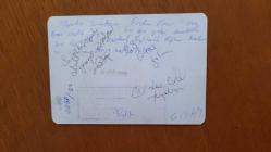 YEŞİLÇAM OYUNCUSU ERDEN ENER'İN ORİJİNAL FOTOĞRAFI - 12,5 x 9 cm EBADINDA - ERDEN ENER, SAHNE ALDIĞI BİR TİYATRO OYUNUNDA TİYATROCU DOSTLARIYLA TOPLUCA POZ VERİRKEN ÇEKİLMİŞ BİR KARE. 1980'LER