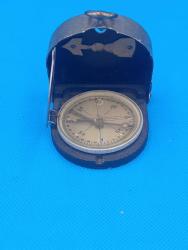 DÖNEM ÜRÜNÜ TÜRK SİLAHLI KUVVETLERİ İÇİN ÜRETİLMİŞ VE KULLANILMIŞ METAL PUSULA