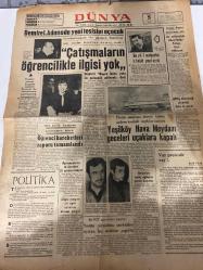 DÜNYA GAZETESİ - DOĞUM GÜNÜ HEDİYESİ (TURKISH NEWSPAPPER) - 5 OCAK 1971 - SADECE TEK YAPRAKTIR -Süleyman Demirel-Cevdet Sunay-İsmet İnönü-Bedii Faik-Cemil Sena-Yılmaz Öztuna-Demirel Adanada yeni tesisler açacak-Çatışmaların öğrencilikle ilgisi yok-Sunay bugün İnönü ile görüşecek-Bu yıl 1 milyarlık ithalat yapılacak-Üç milyonluk kaydedici kasa ithal edilecek-Boş oturma devri dün başladı-Pistin onarımı bitene kadar sadece tarifeli uçaklar inecek-Yeşilköy Hava Meydanı geceleri uçaklara kapalı-Vay profesör vay-Öğrenci hareketleri raporu tamamlandı-Dört kişilik komisyon çalışmalarını bitirdi-Depo yangını ile ilgili tahkikat devam ediyor-Bir PTT uzmanının başarısı-Saatte yirminin mektubu ayıran bir makine yapıldı-Belediye onüç eğlence yerini kapattı-Politika-Atatürk ve devrimler-İnanç ve Ülkü Buhranı-Karga bana dedi ki-Pratik bilgiler-Mandalina likörü yapalım mı-Üst dudağınız mı terliyor-Günde kaç defa yemek yemelidir-Çanta derileri nasıl parlatılmalıdır-Pürel sos yapmak ister misiniz-Kan ve