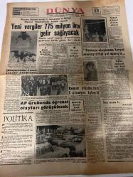 DÜNYA GAZETESİ - DOĞUM GÜNÜ HEDİYESİ (TURKISH NEWSPAPPER) - 23 ARALIK 1970 - SADECE TEK YAPRAKTIR -Bedii Faik-Yeni vergiler 775 milyon lira gelir sağlayacak-Karma Komisyonda C Senatosu ve Millet Meclisi bütçelerinde kısıntı yapıldı-Meclis camii inşası konusunda CHP liler farklı görüş ileri sürdü-Polonya olaylarına Sovyet sömürgeciliği yol açmıştır-Küba iktisadı bir kriz içinde-Kooperatifler 3 üncü sektör olabilir-AP Grubunda öğrenci olayları görüşülecek-Kumar yüzünden 2 cinayet işlendi-Ankarada rikson yasası uygulanıyor-Memurlar boykot için karar aldı-Son oyun-Politika-Soğuk dalgası devam ediyor-Sovyetler Birliğinde devletin baskısı Çarlık devrinden çok daha ağırdır-Atatürk devrimleri ve Rus ihtilali-Japonya tekrar silahlanıyor-Yedi İmza-Karga bana dedi ki-Pratik bilgiler-Bulaşıklar nasıl yıkanmalı-Koku almayan insan var mıdır-Hafızlık düşünce kabiliyeti azaltır mı-Omurilik iltihabı neden ileri gelir-Osmanlı Bankası apartman dairesi kazananlar-Dr Cat-Bozz
